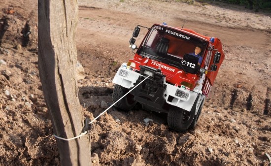 1:12 Unimog Feuerwehr 2,4 GHz 100% RTR
